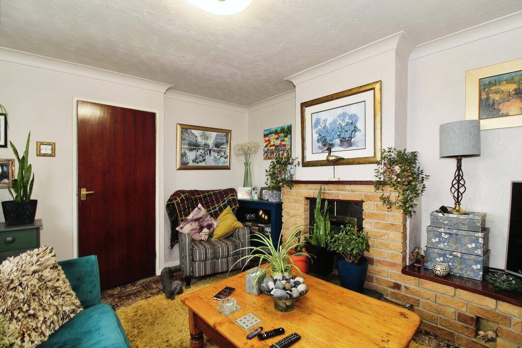 3 bedroom terraced house for sale in Lee Road, Hady, Chesterfield, S41