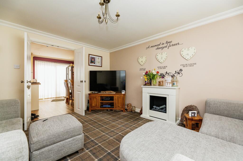 3 bedroom detached house for sale in Carr View Road, Rotherham, S61