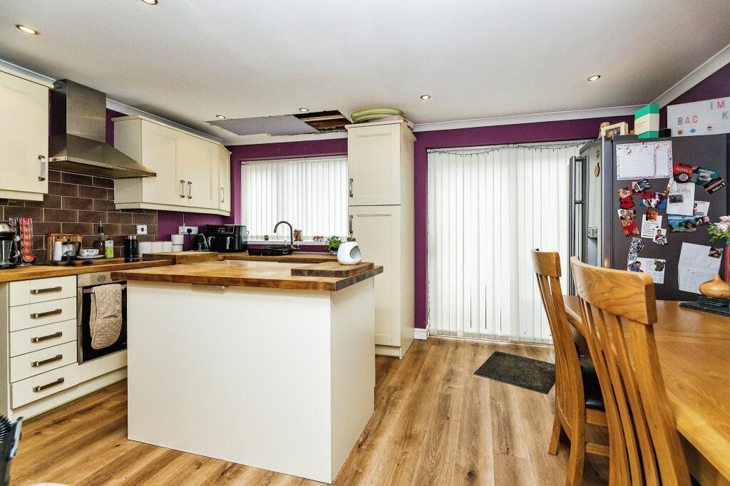 3 bedroom detached house for sale in Carr View Road, Rotherham, S61