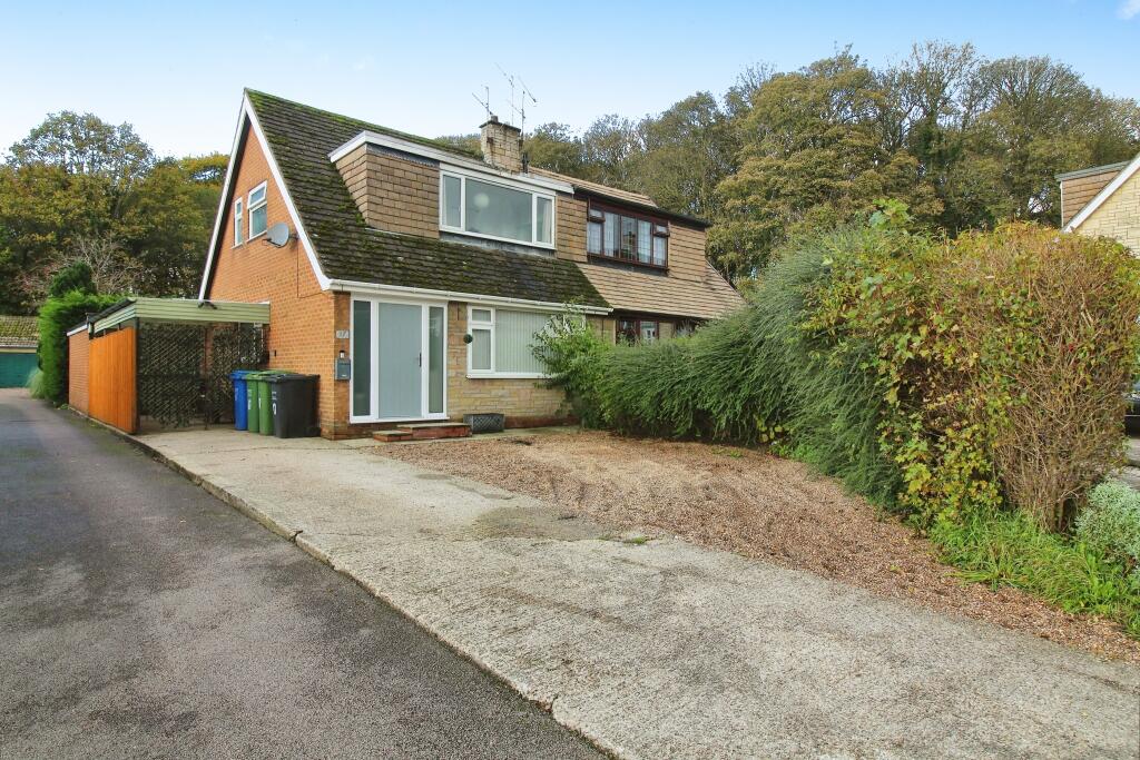 3 bedroom semidetached house for sale in Highview Close, Hady