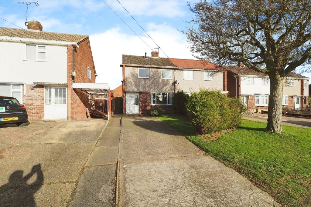 2 bedroom semidetached house for sale in Bainbridge Road, Bolsover