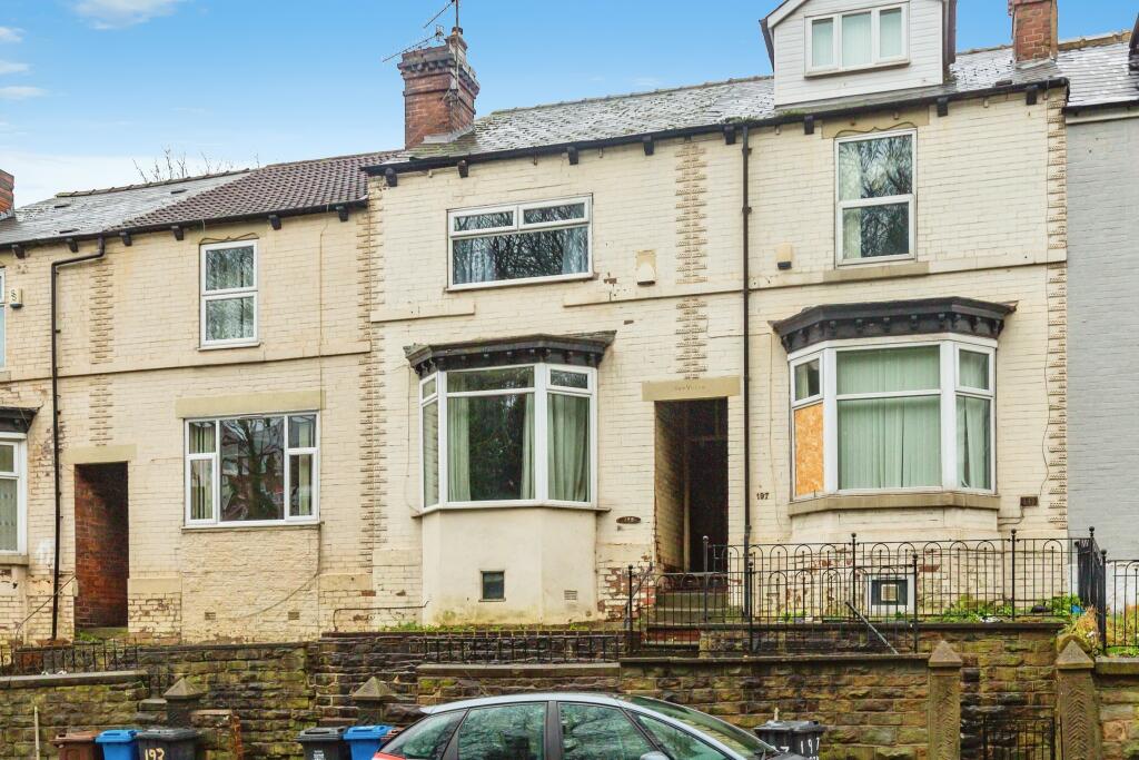 2 bedroom terraced house for sale in Firth Park Road, Sheffield, S5