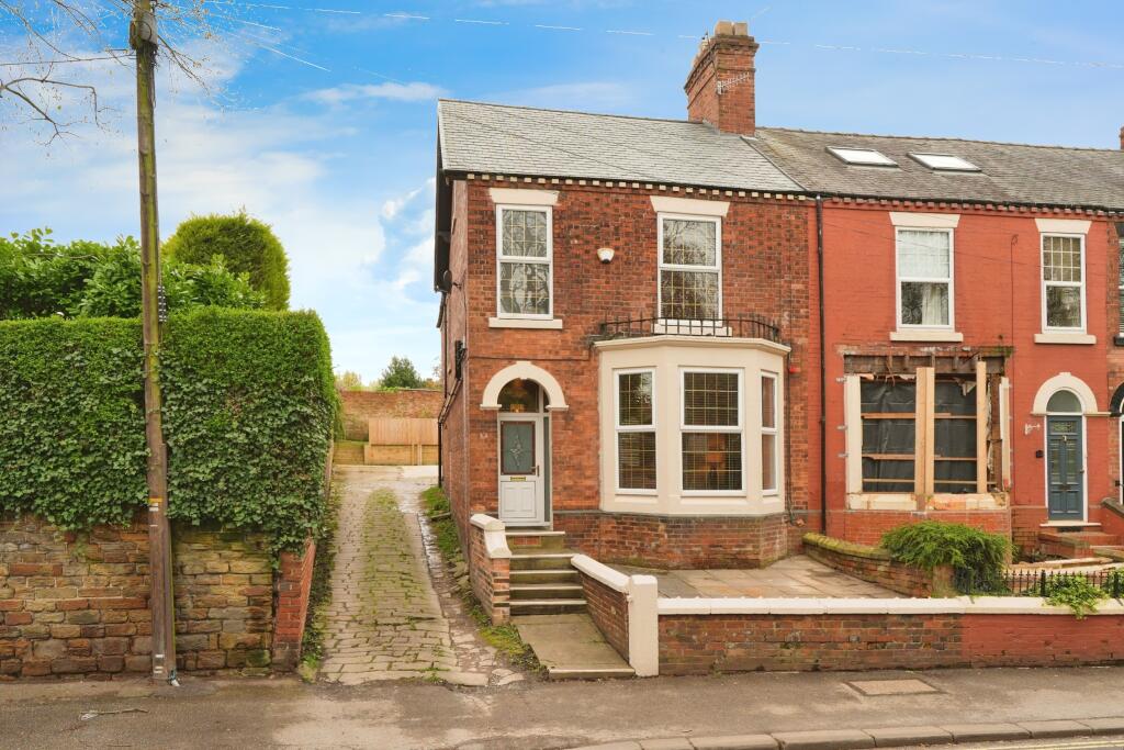4 bedroom end of terrace house for sale in Newbold Road, Chesterfield, S41
