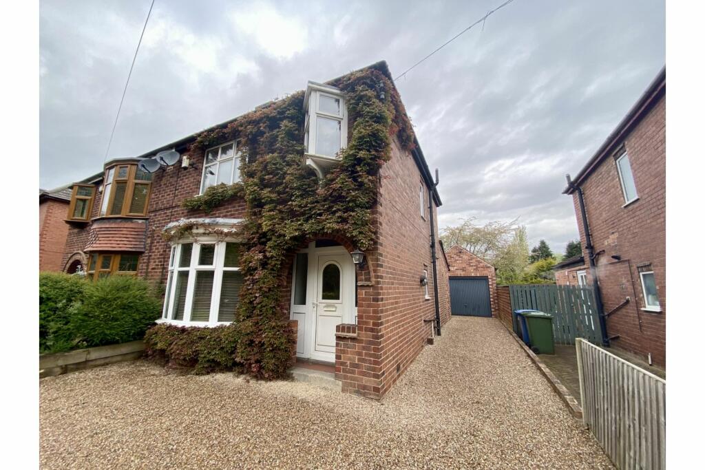 3 bedroom semidetached house for sale in Mansfield Road, Worksop, S80