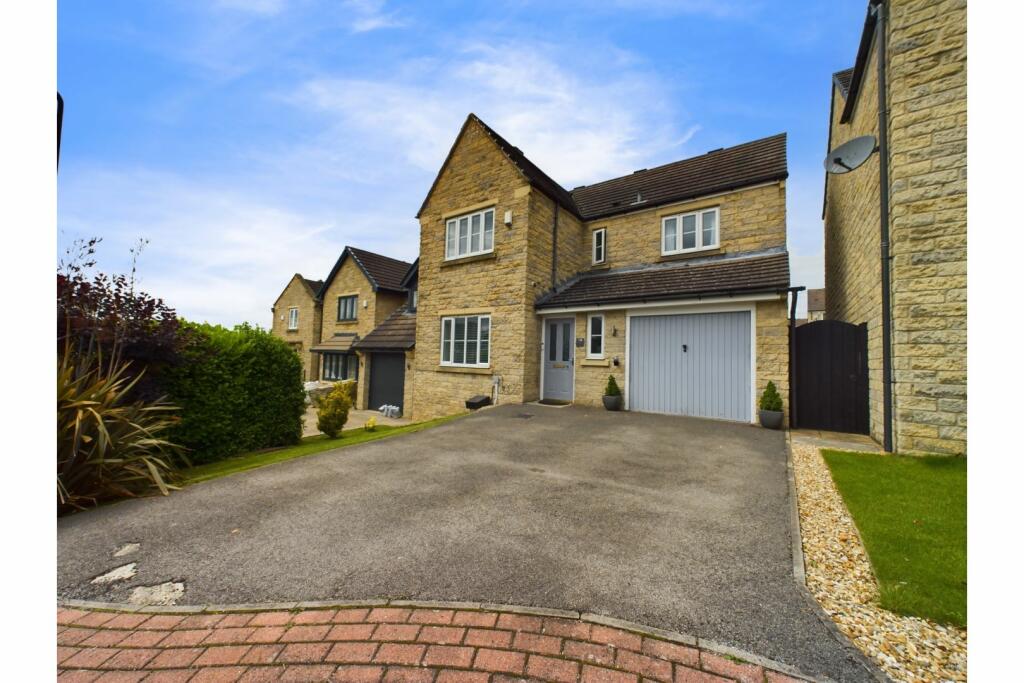 4 bedroom detached house for sale in Thorncliffe Close, Sheffield, S26