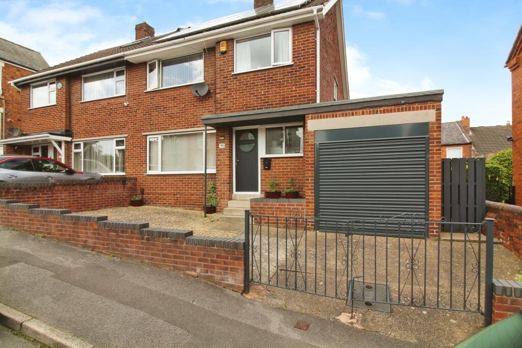 3 bedroom semidetached house for sale in Nelson Street, Chesterfield, S41