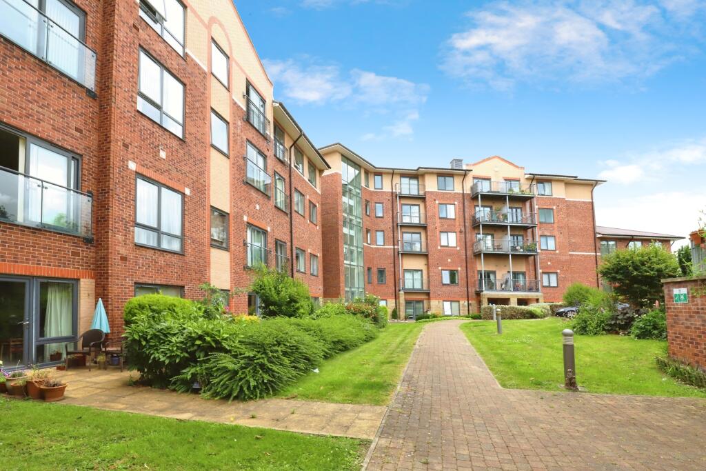 1 bedroom flat for sale in Brunswick Gardens, Sheffield, S13