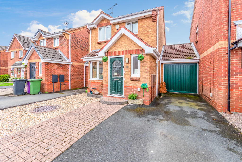 3 bedroom detached house for sale in Clematis Drive, Pendeford, Wolverhampton, WV9