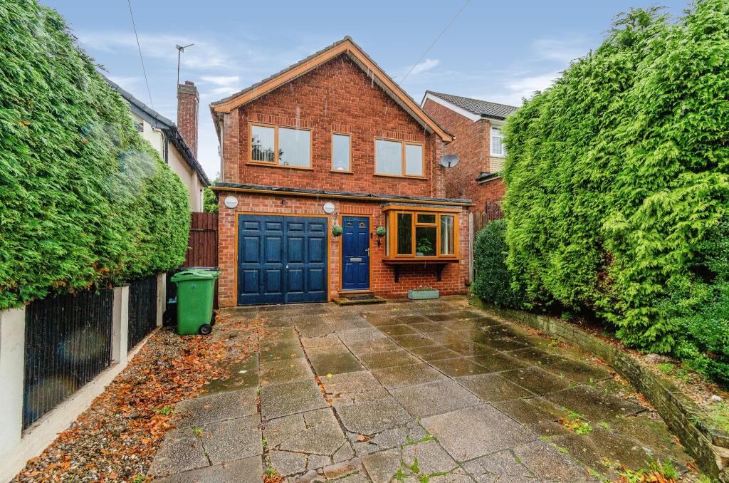 3 bedroom detached house for sale in Redwood Road, Coseley, WV14