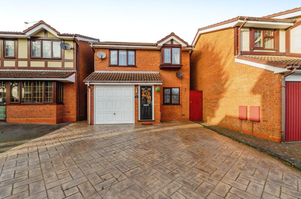 3 bedroom detached house for sale in Fieldview Close, Bilston, WV14