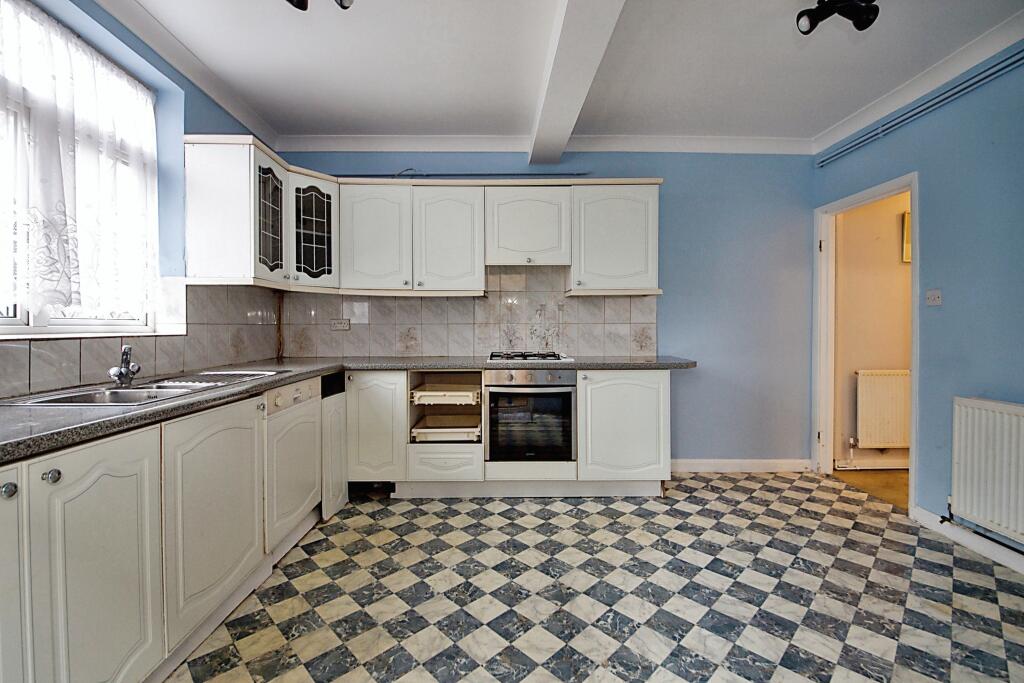 1 bedroom ground floor for sale in Buckingham Road, Harlesden, NW10