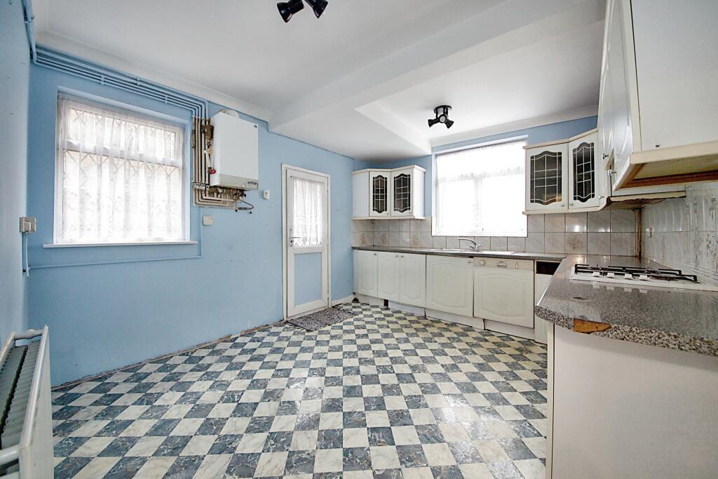 1 bedroom ground floor for sale in Buckingham Road, Harlesden, NW10