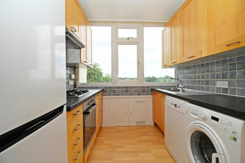 2 bedroom apartment for sale in Hendon Hall Court, London, NW4