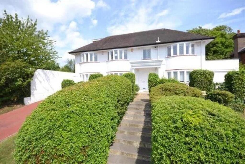Main image of property: Watford Way, London, NW7