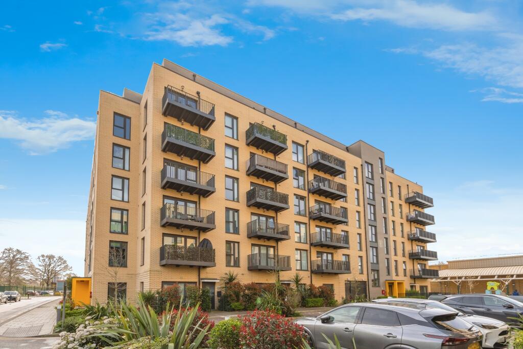 Main image of property: 32 Westmoreland Road, London, NW9