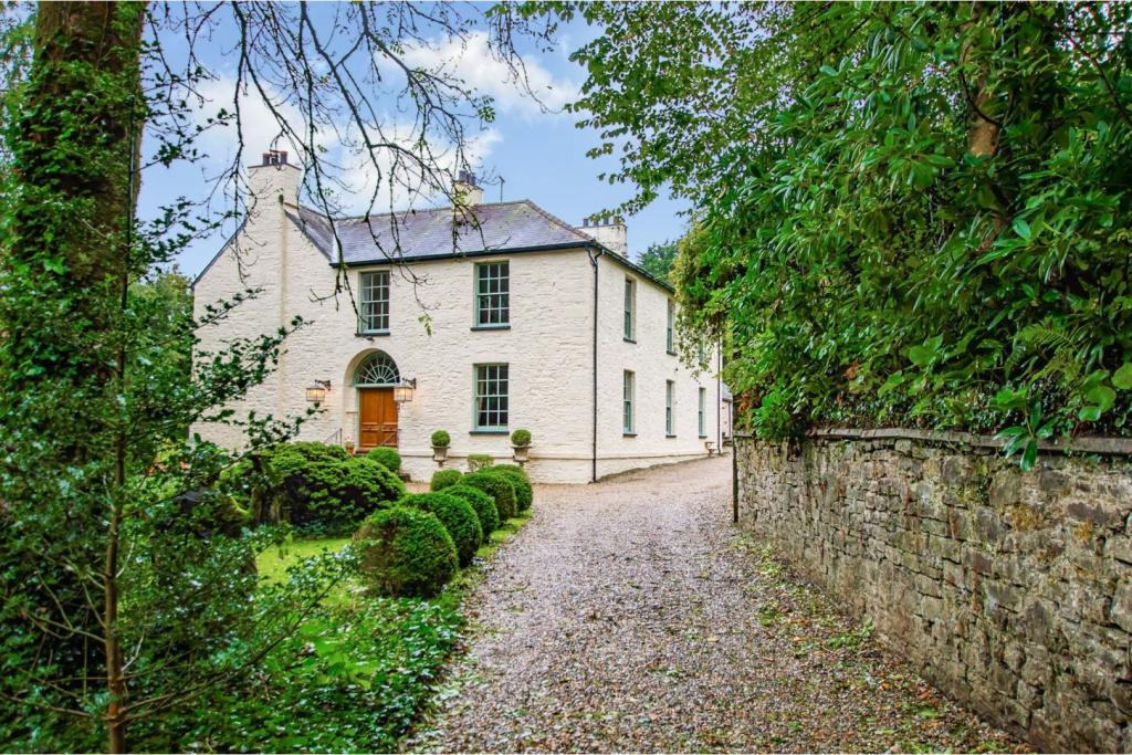 6 bedroom country house for sale in Llansteffan, Carmarthen, SA33