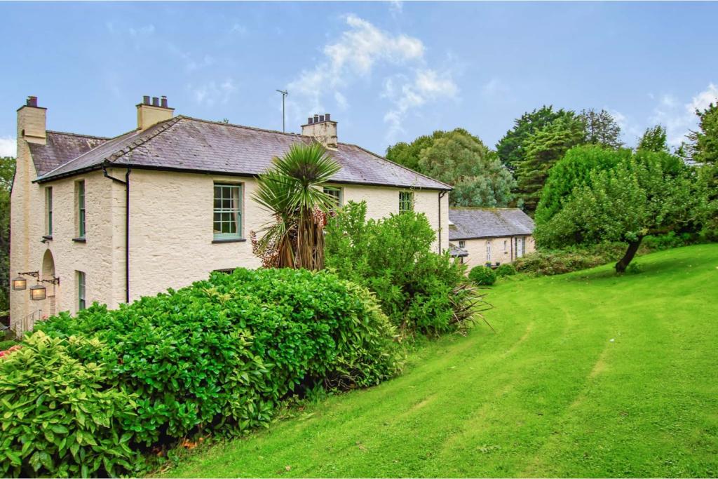 6 bedroom country house for sale in Llansteffan, Carmarthen, SA33