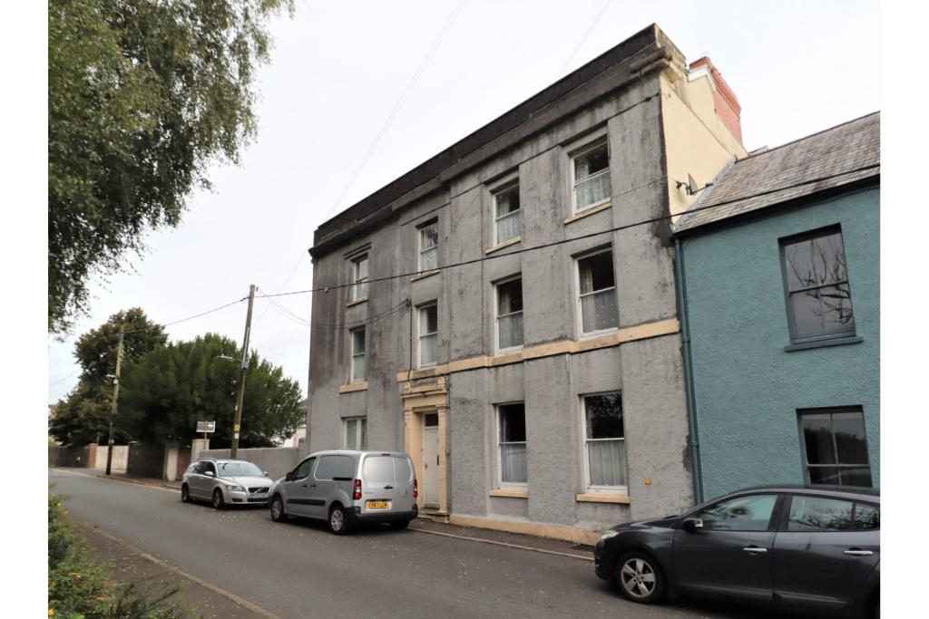 15 bedroom semidetached house for sale in Picton Place, Carmarthen, SA31