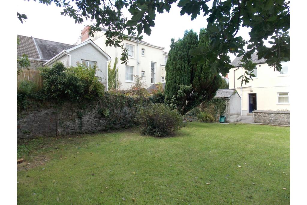 15 bedroom semidetached house for sale in Picton Place, Carmarthen, SA31