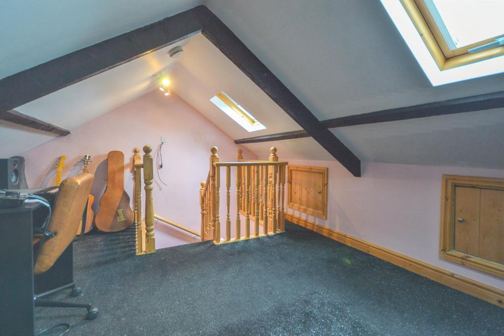 4 bedroom terraced house for sale in New Road, Ammanford, SA18