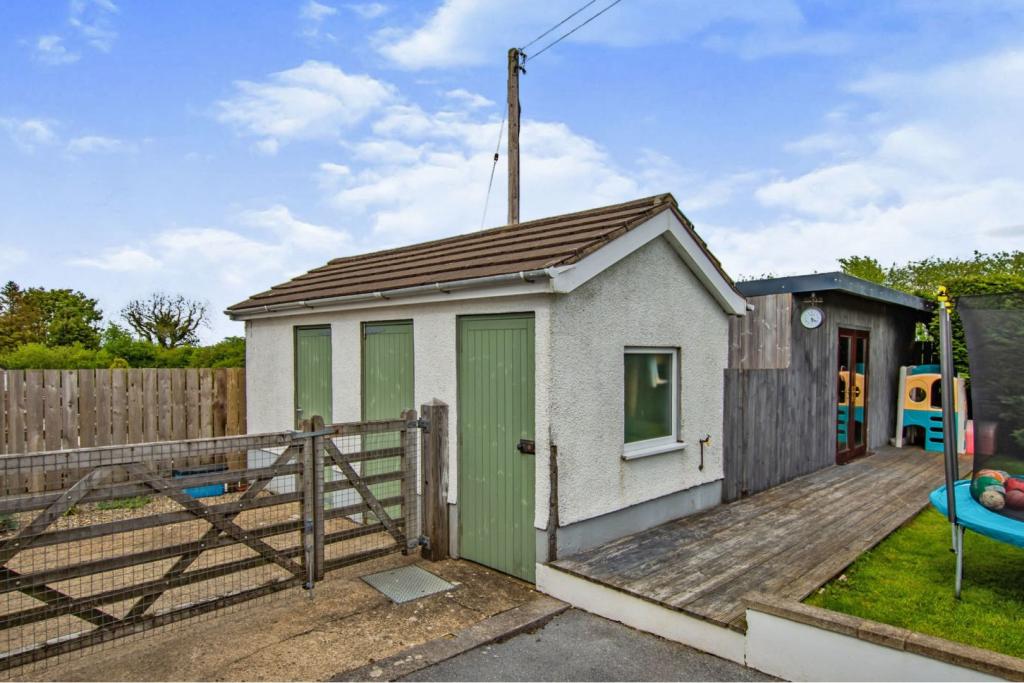 3 bedroom detached bungalow for sale in Rhos, Llandysul, SA44