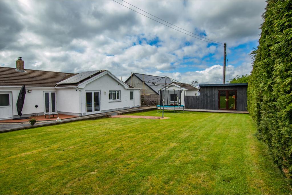 3 bedroom detached bungalow for sale in Rhos, Llandysul, SA44