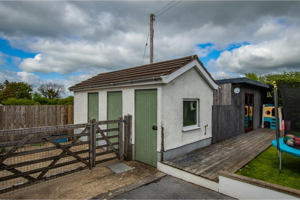 3 bedroom detached bungalow for sale in Rhos, Llandysul, SA44