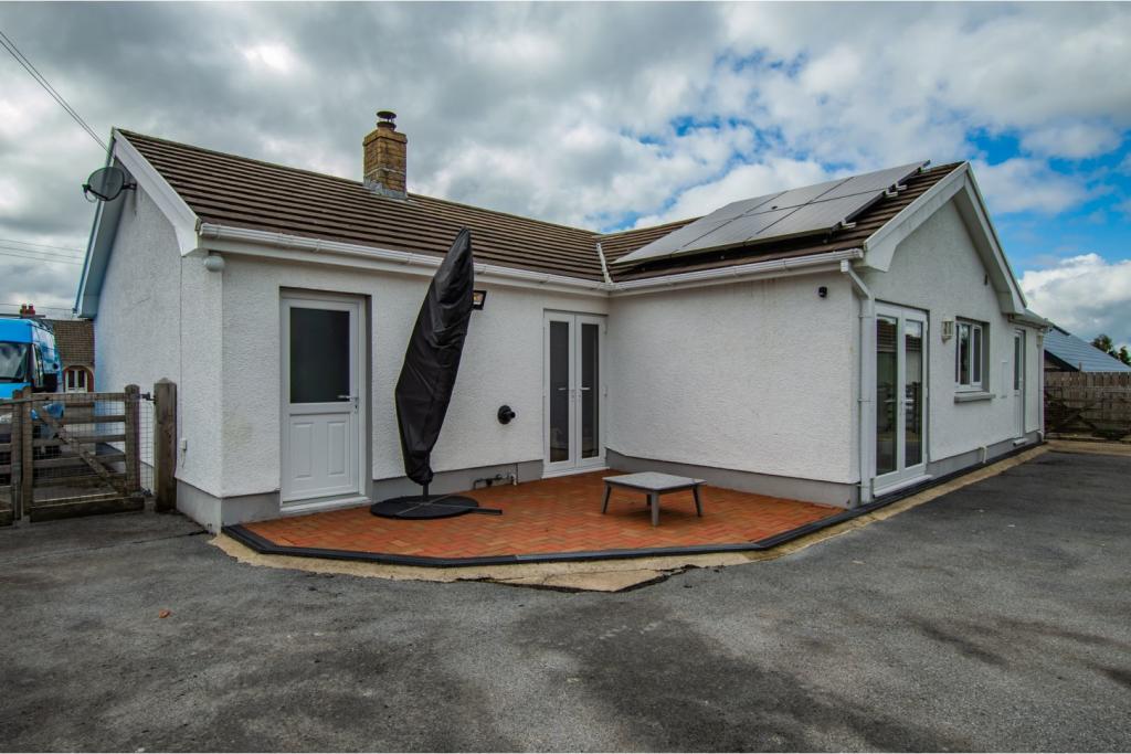 3 bedroom detached bungalow for sale in Rhos, Llandysul, SA44