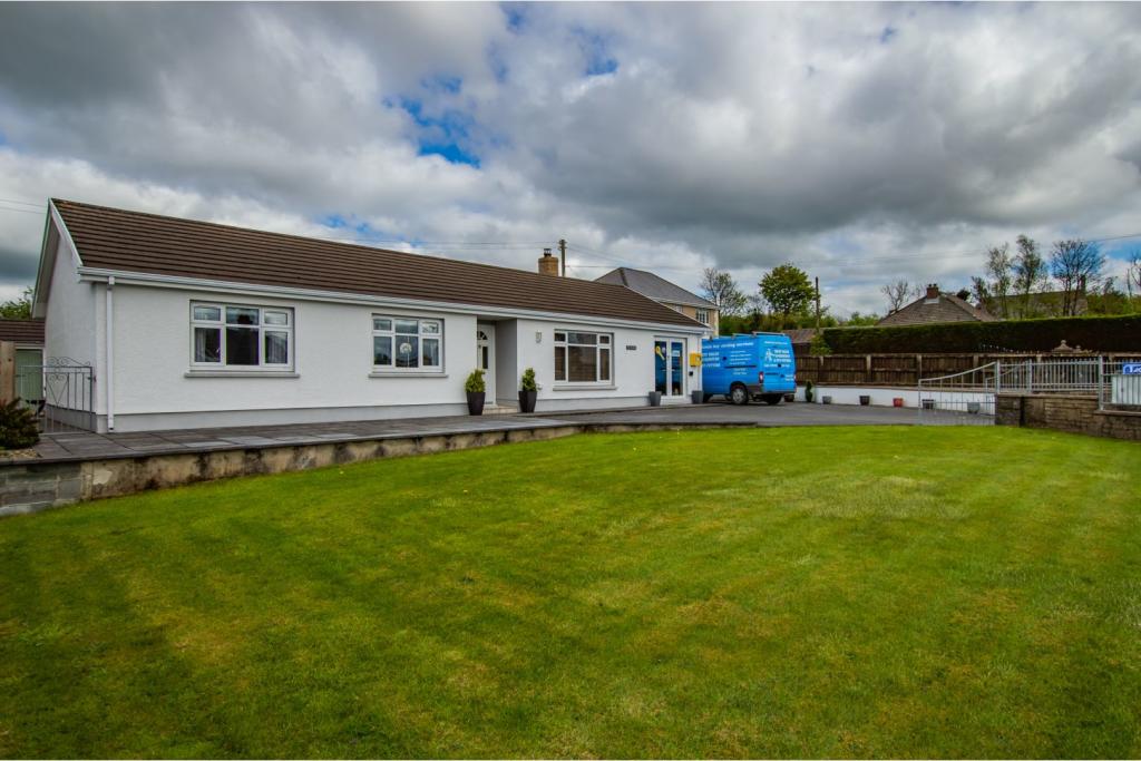 3 bedroom detached bungalow for sale in Rhos, Llandysul, SA44