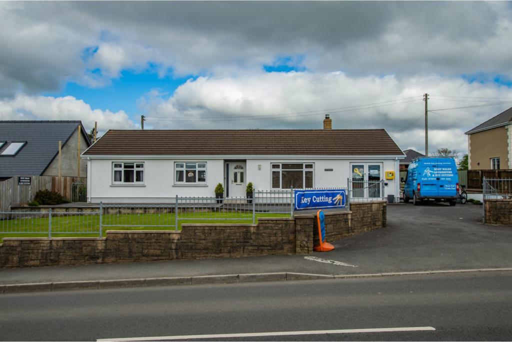 3 bedroom detached bungalow for sale in Rhos, Llandysul, SA44
