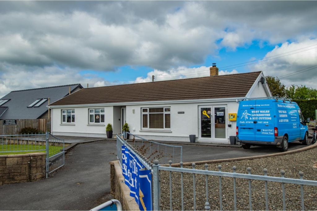 3 bedroom detached bungalow for sale in Rhos, Llandysul, SA44