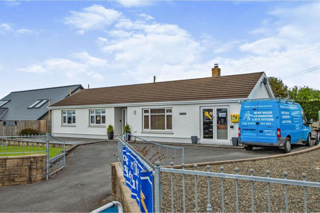 3 bedroom detached bungalow for sale in Rhos, Llandysul, SA44