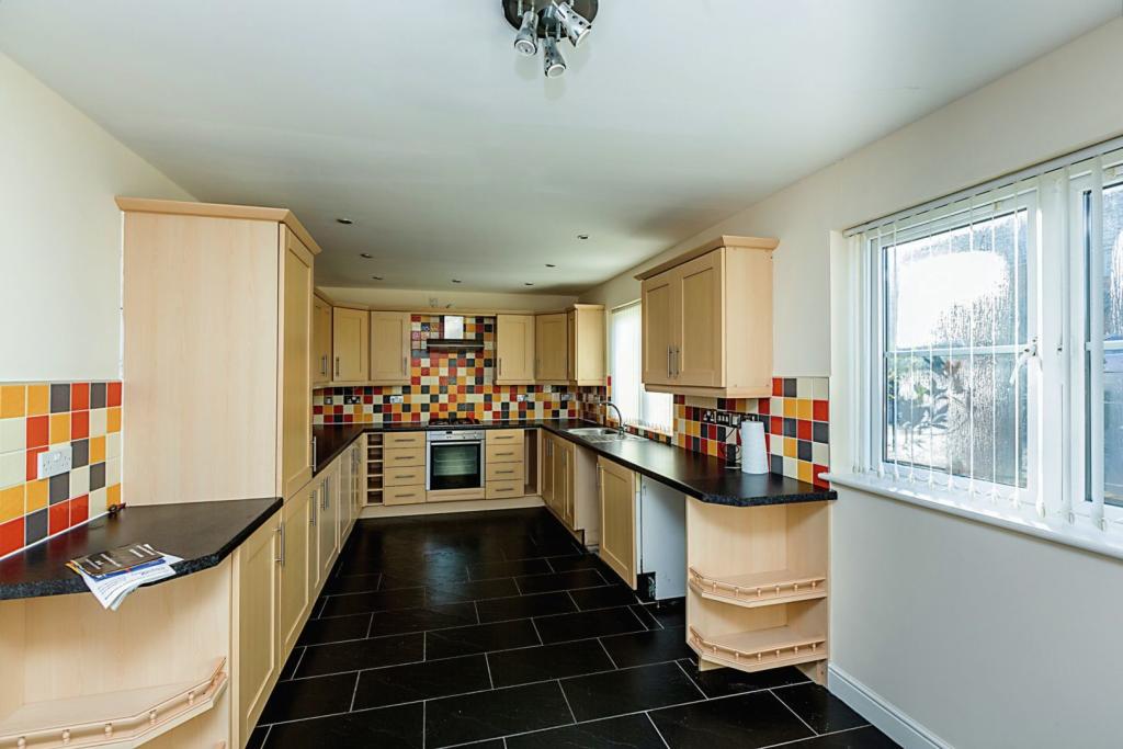 5 bedroom detached house for sale in Carmarthen Road, Fforestfach, SA5