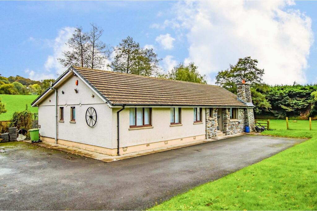 4 bedroom detached bungalow for sale in Tregaron Road, Lampeter, SA48