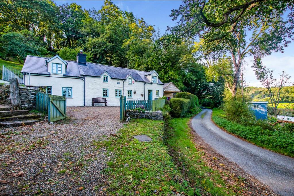 3 bedroom detached house for sale in Abercych, Boncath, SA37