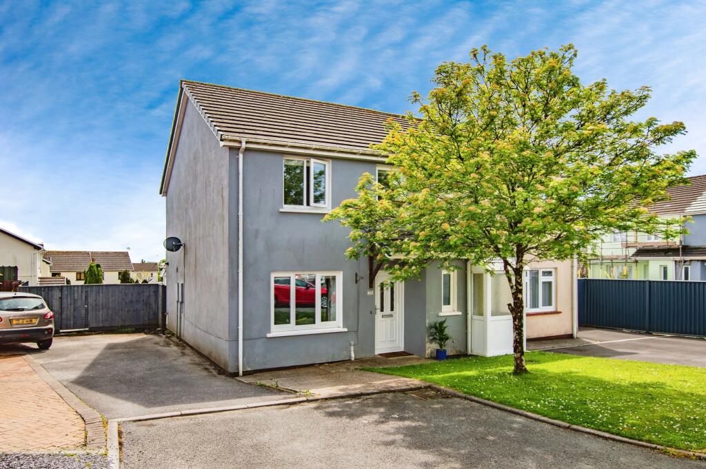 3 bedroom semidetached house for sale in Park Avenue, Kilgetty, SA68