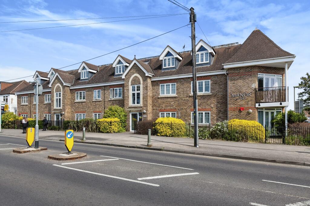 2 bedroom apartment for sale in Thorpe Road, Stainesuponthames, TW18