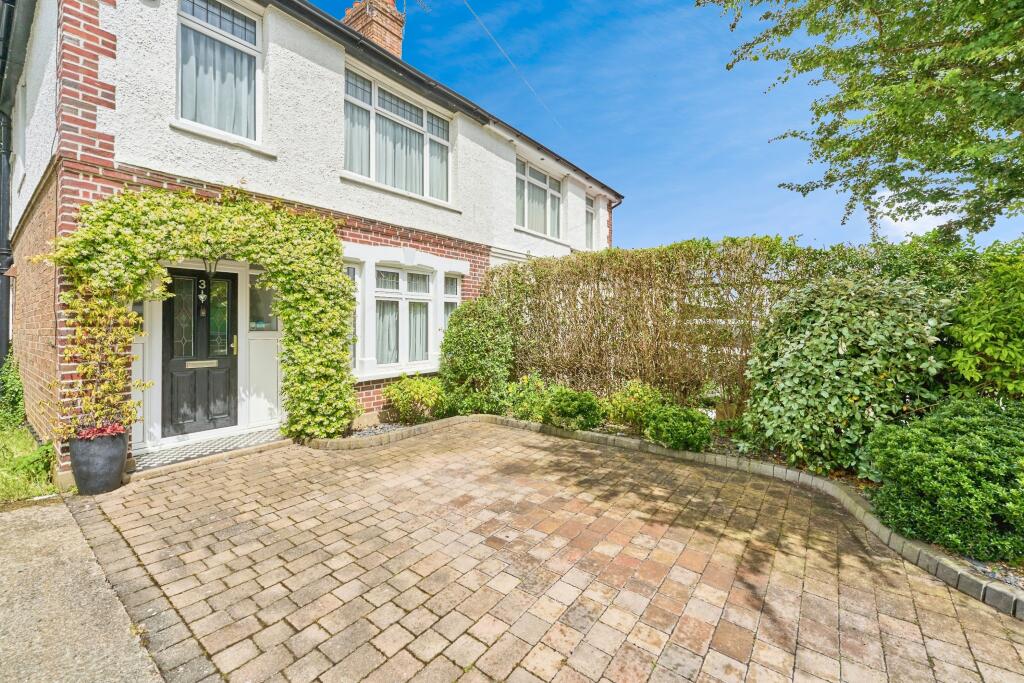 3 bedroom semidetached house for sale in Manor Lane, Sunburyonthames