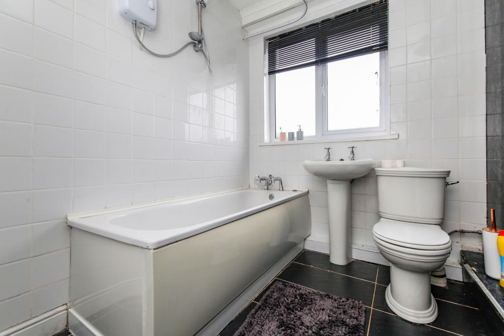 2 bedroom ground floor flat for sale in Thorntree Gill, Peterlee, SR8