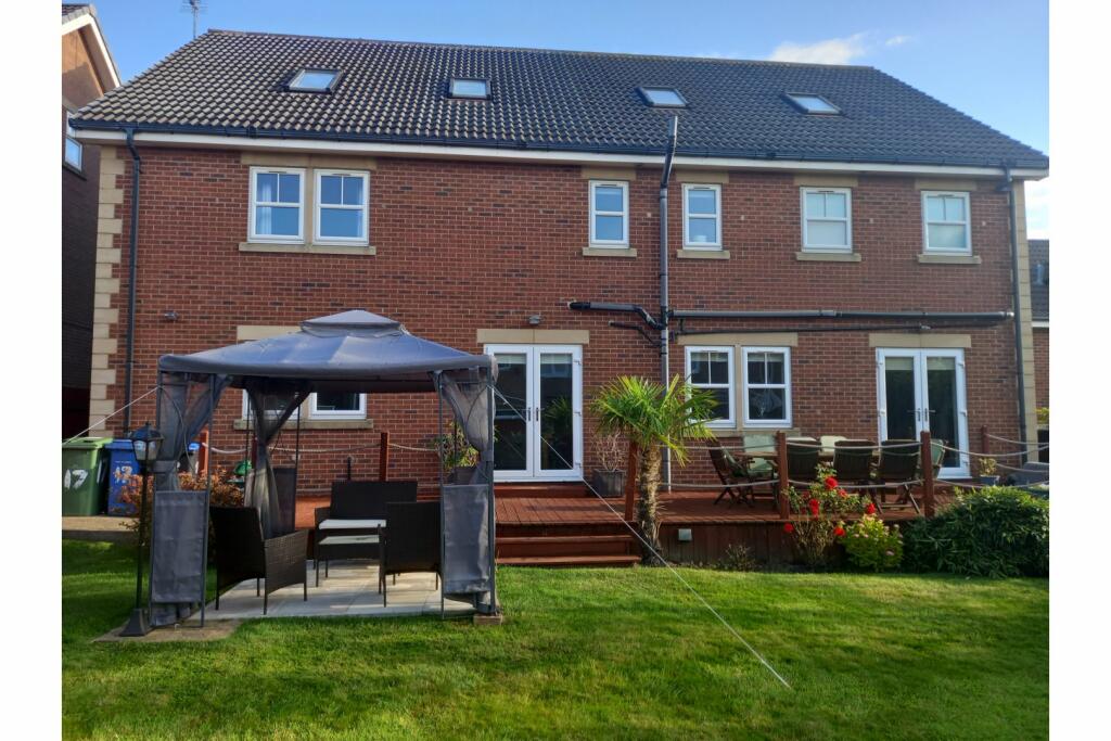 6 bedroom detached house for sale in Boulmer Lea, Seaham, SR7