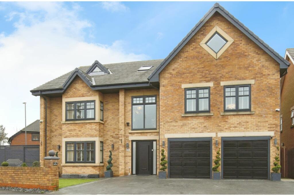 6 bedroom detached house for sale in Boulmer Lea, Seaham, SR7