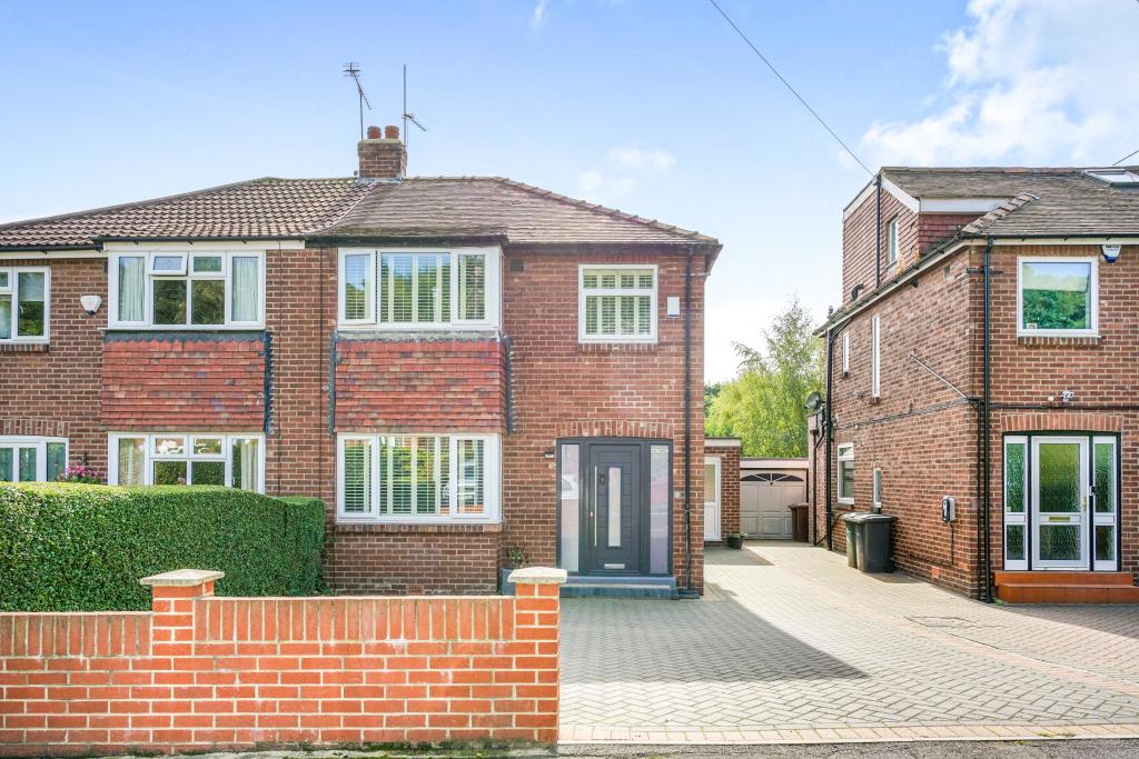4 bedroom semidetached house for sale in Birchwood Avenue, Leeds, LS17