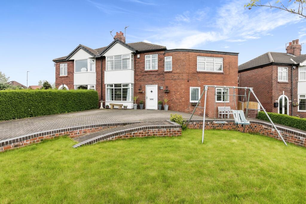 4 bedroom semidetached house for sale in Hall Road, Little Preston, LS26