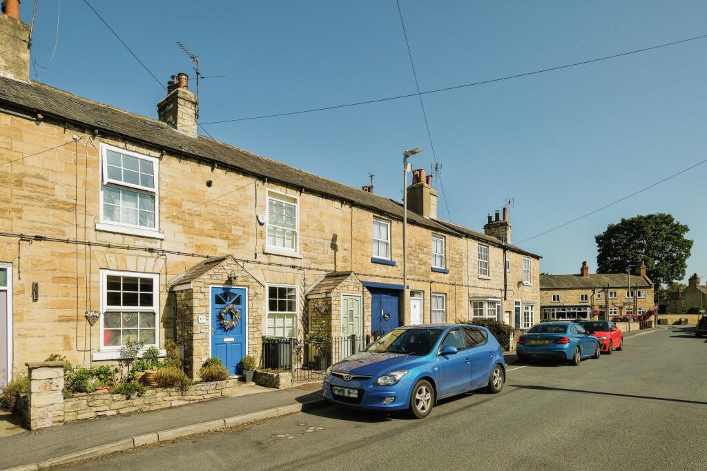 2 bedroom terraced house for sale in Grove Road, Wetherby, LS23