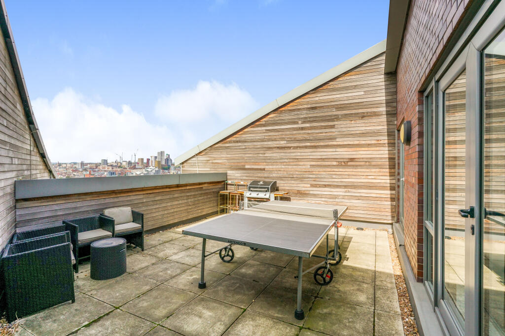 2 bedroom apartment for sale in Cross Green Lane, Leeds, LS9