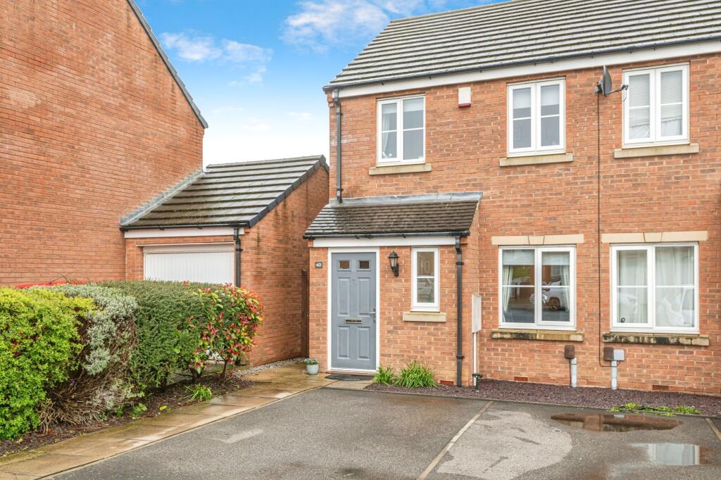 2 bedroom semidetached house for sale in Whinmoor Way, Leeds, LS14