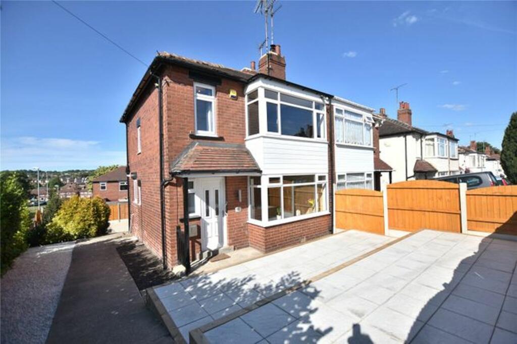 3 bedroom semidetached house for sale in Somerville Avenue, Leeds, LS14