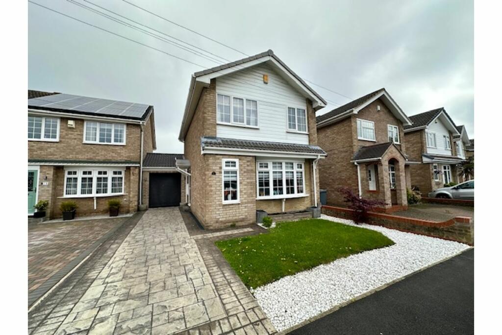 3 bedroom detached house for sale in Stone Brig Lane, Rothwell, LS26