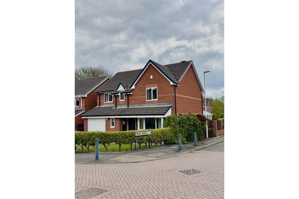Main image of property: The Gallops, Leeds, LS27