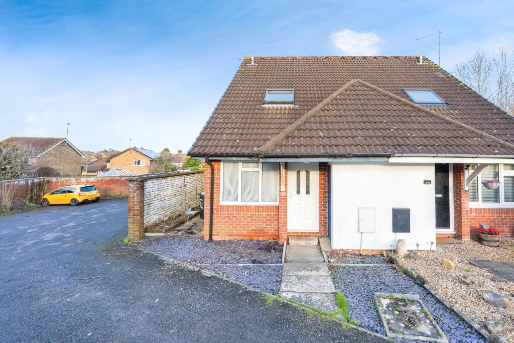 1 bedroom end of terrace house for sale in Oregon Way, Luton, LU3